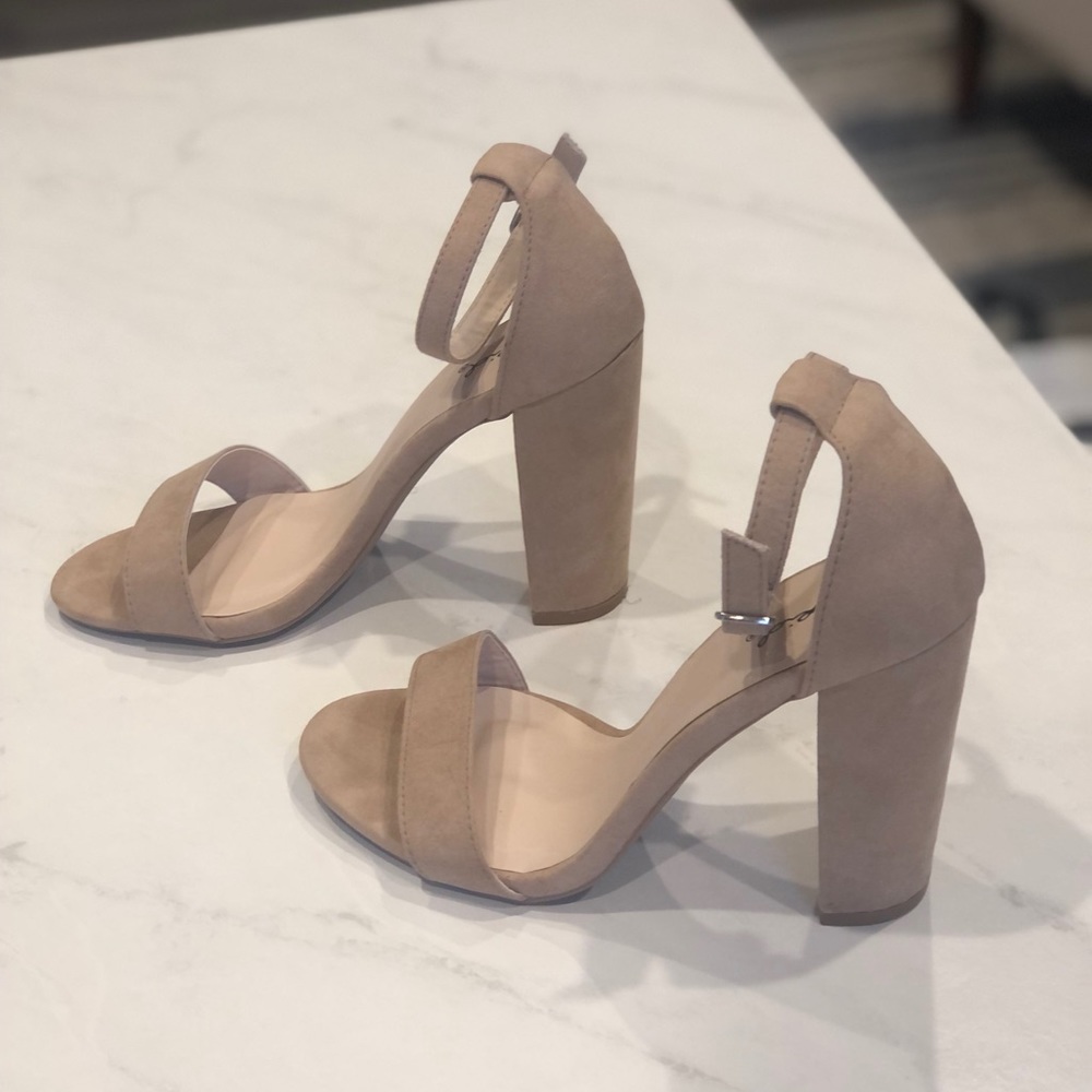 Women’s size 7.5 nude boutique heels